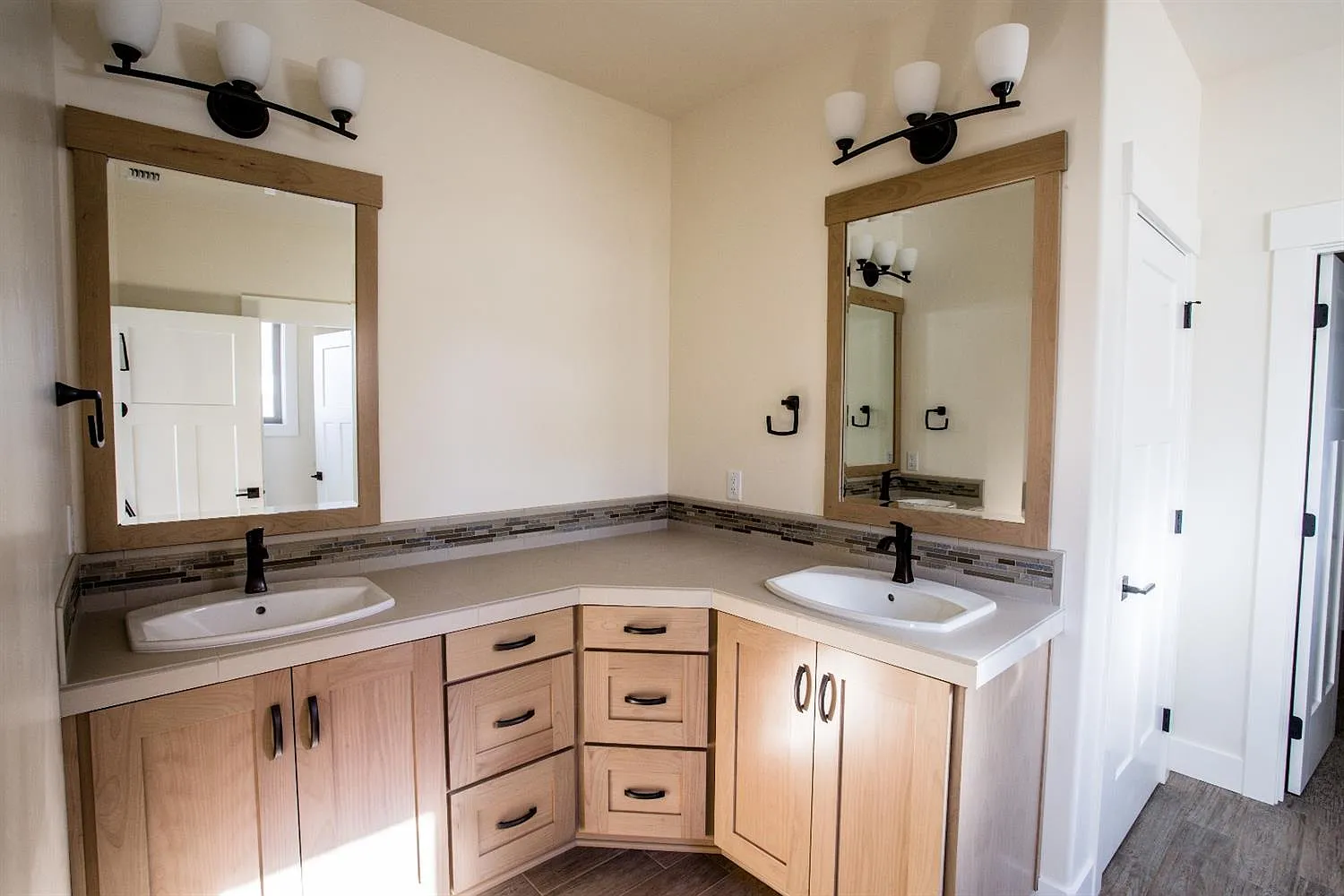 3915 Calle Vista Dr photo 1