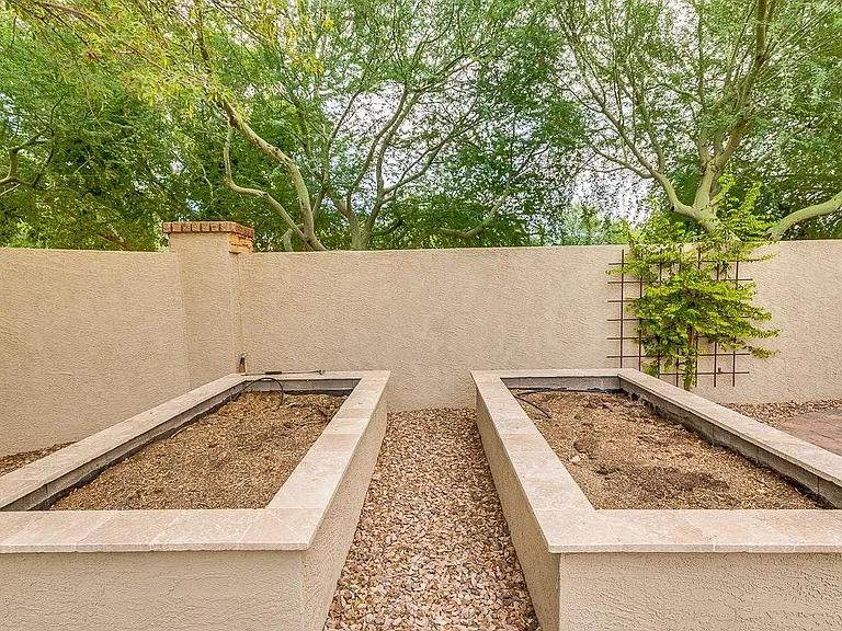 1326 E Macaw Dr — Photo 36