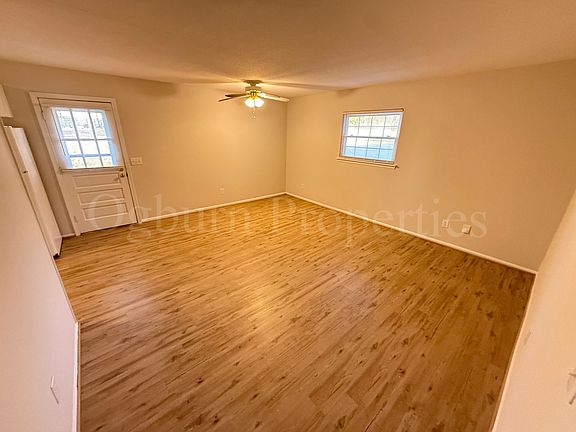4th image of 2725 Laguna Ave