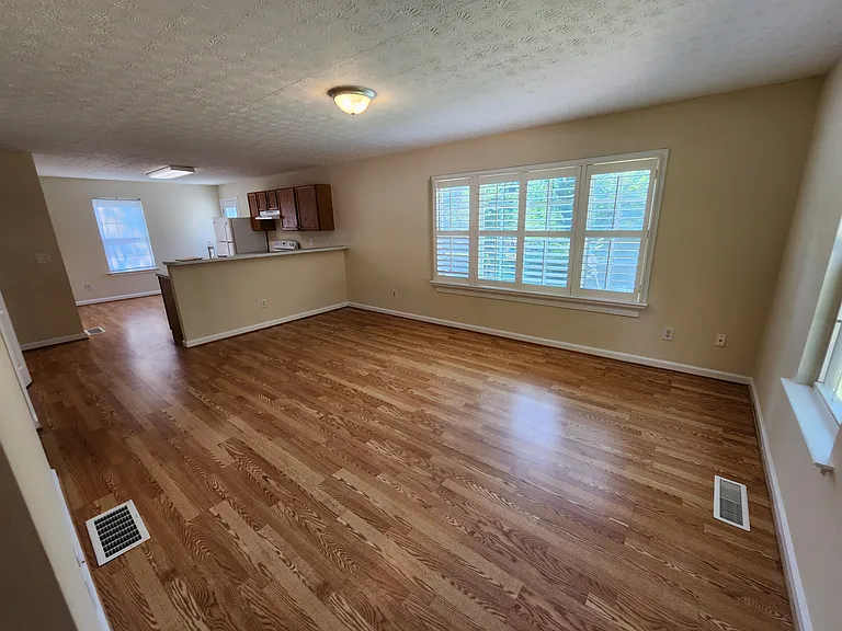 2635 Poplar Ln — Photo 8