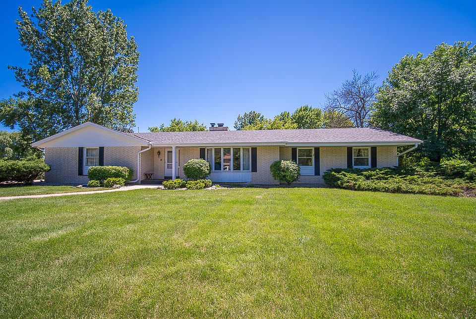 1st image of 1525 W River Oaks Ln