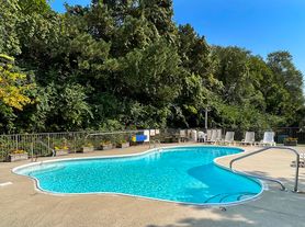 Crestbrook Apartments & Townhomes