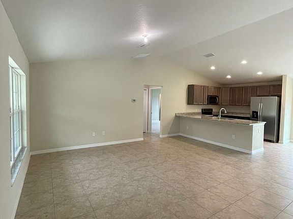 4th image of 25 Oak Pass Loop