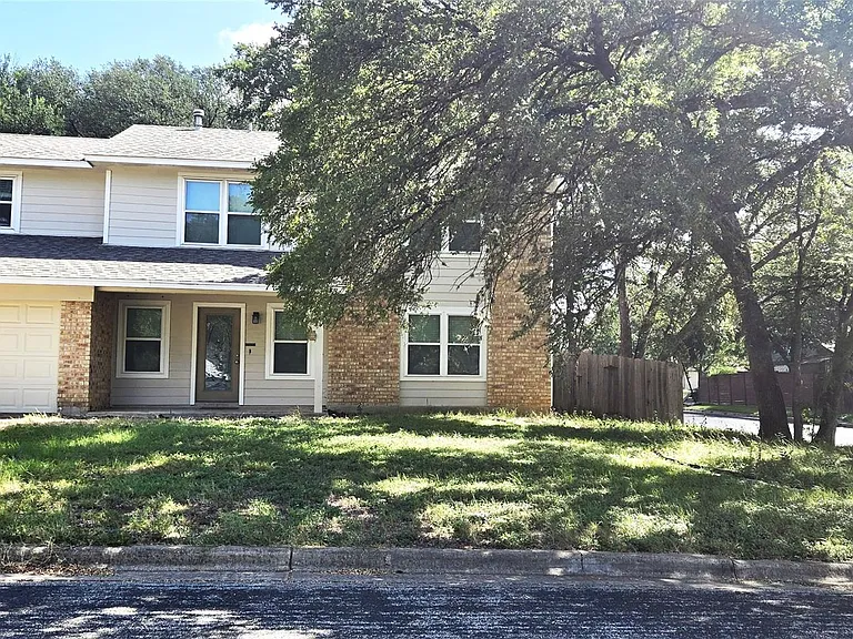 2800 Norfolk Dr — Photo 1
