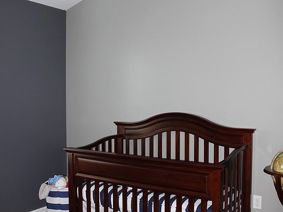 4th image of 205 Wilshire Way