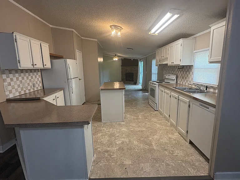 212 Mills Dr — Photo 4