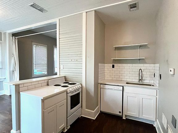 2nd image of 909 Haines Ave APT D