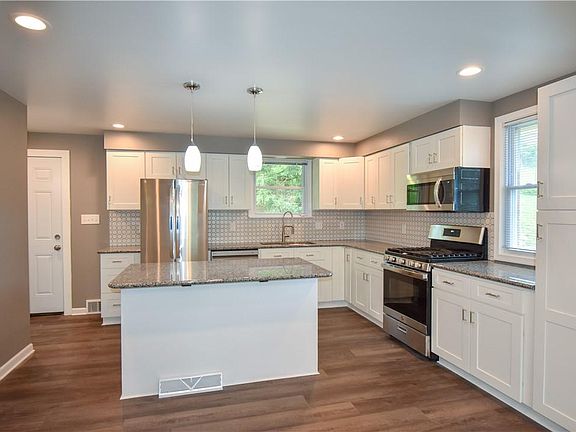 3rd image of 10089 Laurel Ave