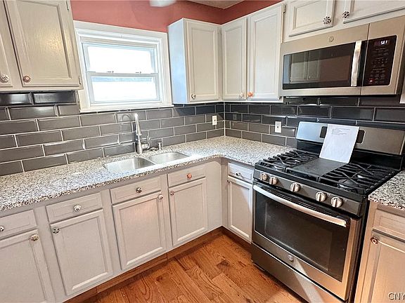 4th image of 258 Seymour St