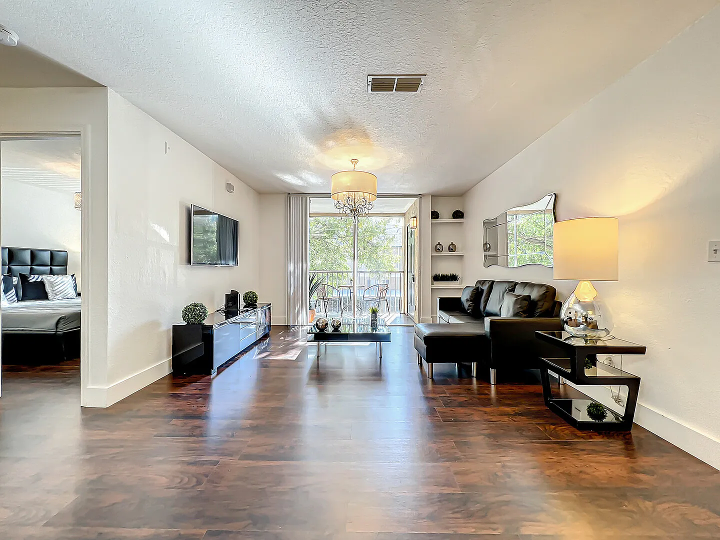 Luxurious & Furnished 1-Bedroom Condo in Gated Community — Photo 3