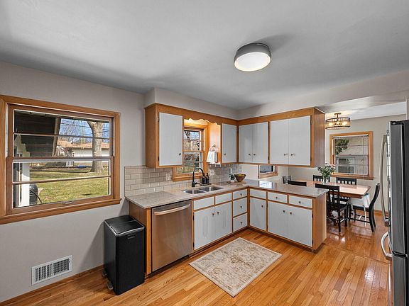 4th image of 4337 McLeod St NE
