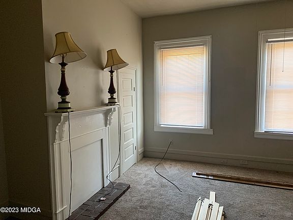 3rd image of 379 Fulton St