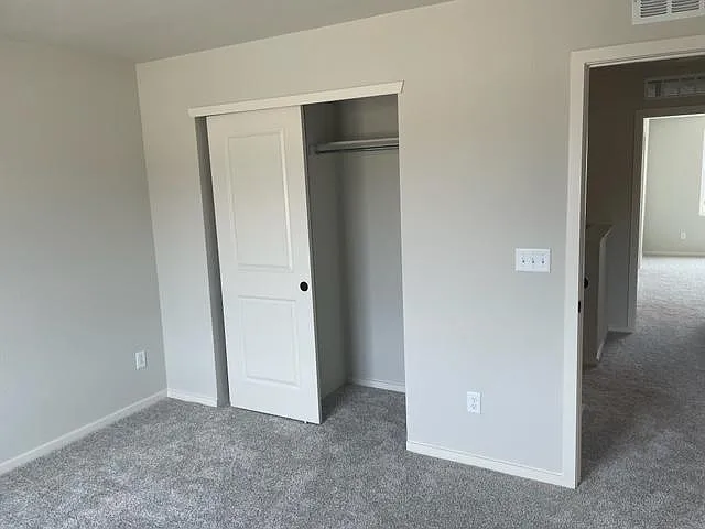 4786 Champlain Dr — Photo 15