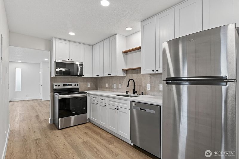 5th image of 302 3rd Street