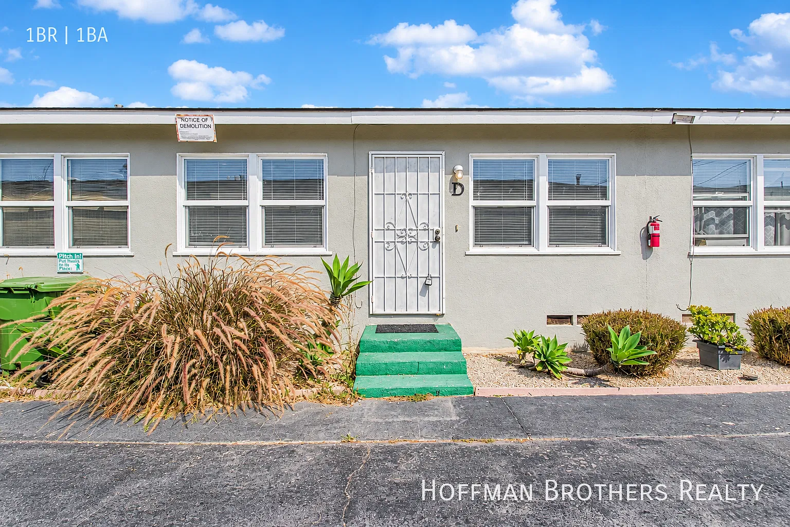 **1 Month Free**Updated 1 Bedroom with Hardwood-Style Floors & Water Included Near West Carson! — Photo 3