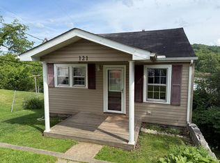 121 Avery St, Crab Orchard, WV 25827