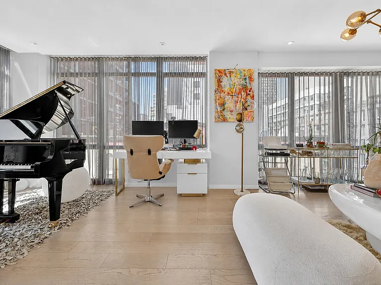 24-12 42nd Rd #Penthouse 8A — Photo 5