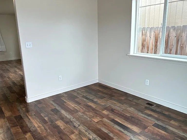 532 SE Ponderosa Dr — Photo 5