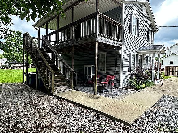 2nd image of 418 Spring Ave NW