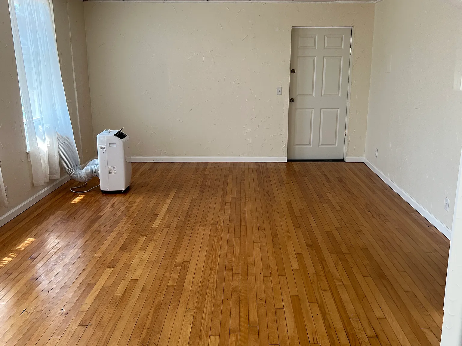2 bed, 910 sqft, $970 — Photo 2