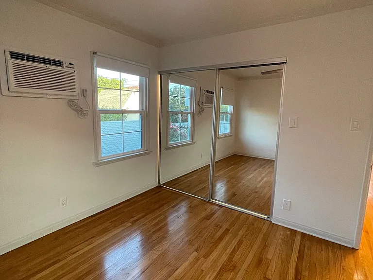 5723 San Vicente Blvd — Photo 11