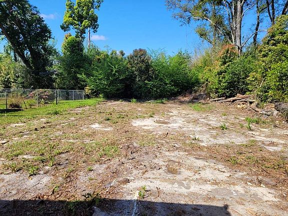 View of large back yard 