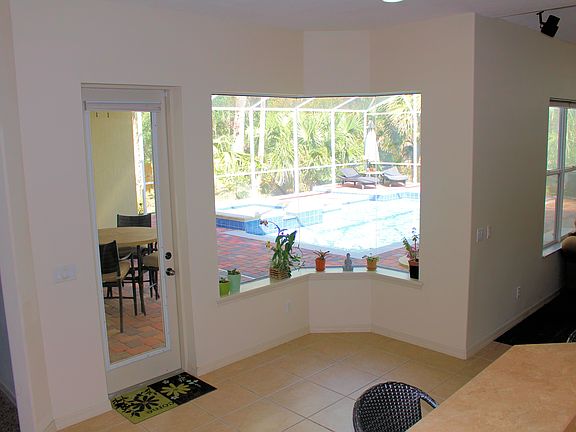 4th image of 3933 Acoma Dr