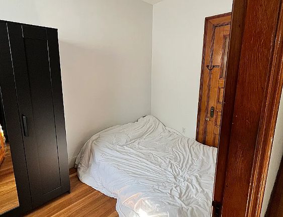 2nd image of 849 Beacon St #8F
