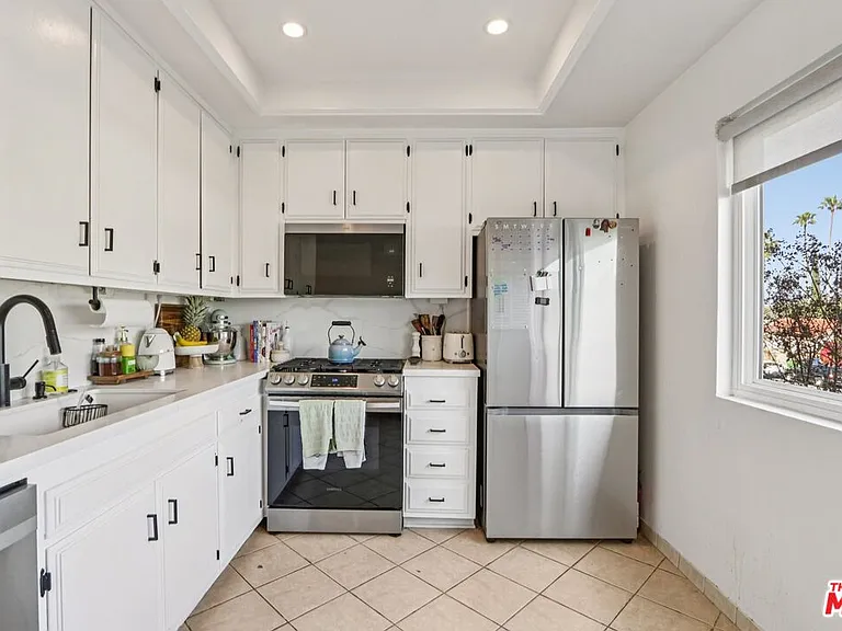 5139 Balboa Blvd #2 — Photo 10