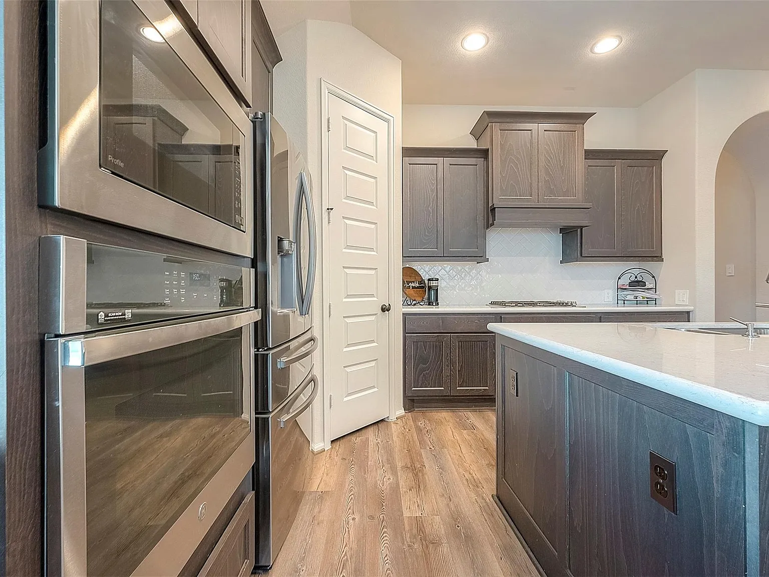 4 bed, 3.0 bath, 2537 sqft, $3,200 — Photo 4