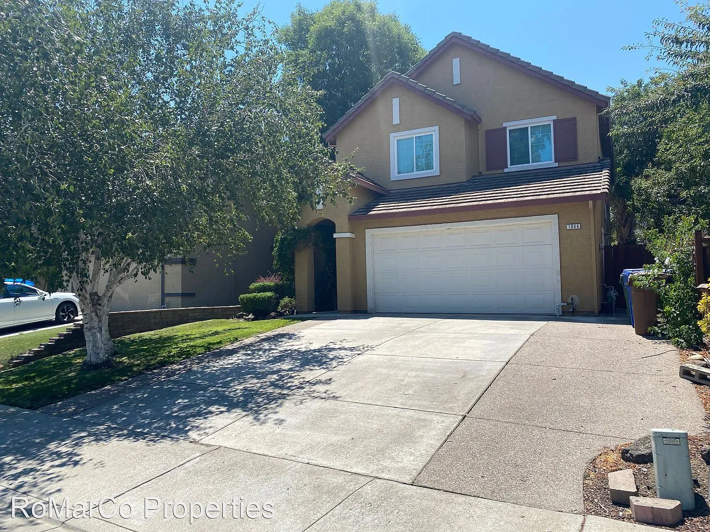 1044 Crossridge Ct photo 1