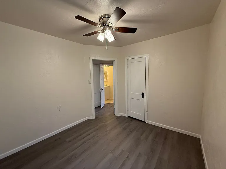 1702 E Brady Ave — Photo 4