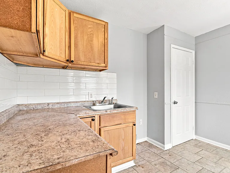 11907 Roxbury St — Photo 10