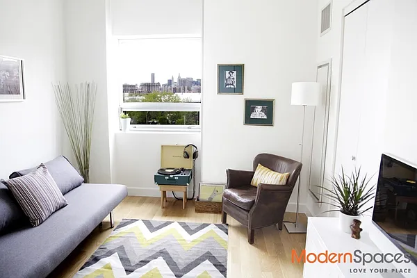 Sold by Modern Spaces | media 7