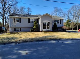 6 Tiffany Dr, Cumberland, RI 02864
