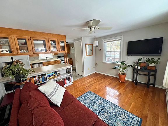 3rd image of 106 Pamela Ct