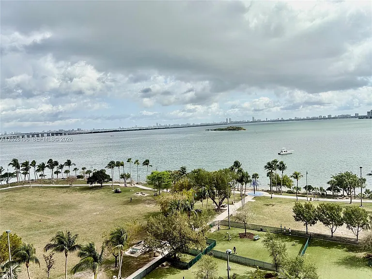 1800 N Bayshore Dr #905 — Photo 28