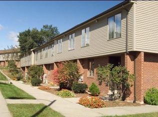 146 Saint Kolbe Dr #146, Holyoke, MA 01040