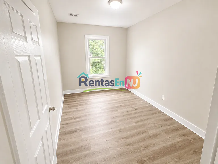 28 Wainwright St #3B — Photo 6