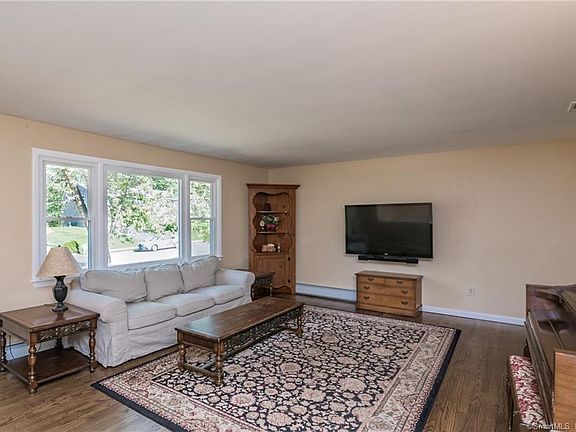 3rd image of 95 Greenfield Dr