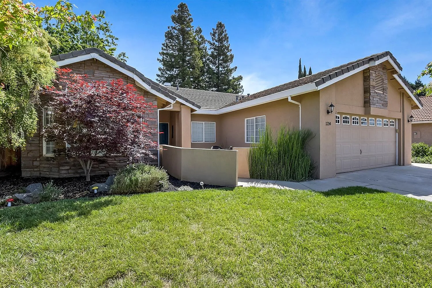1214 Johnathan Dr photo 1