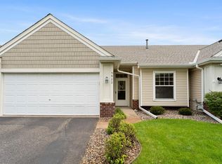 5922 Prairie Ridge Dr, Shoreview, MN 55126