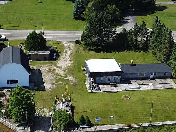 5th image of 4472 Crescent Beach Rd