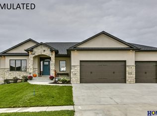 8816 Grey Hawk Ct, Lincoln, NE 68526