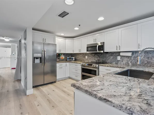 1400 Salzedo St APT 301, Coral Gables, FL 33134