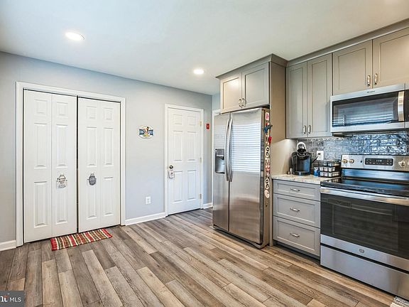 4th image of 24415 Lakeland Dr