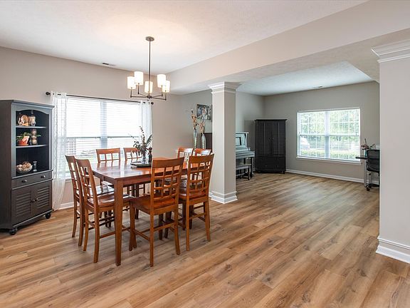 4th image of 13598 Sweet Briar Pkwy