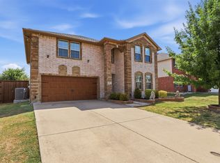 2119 Edgewood Dr, Grand Prairie, TX 75052