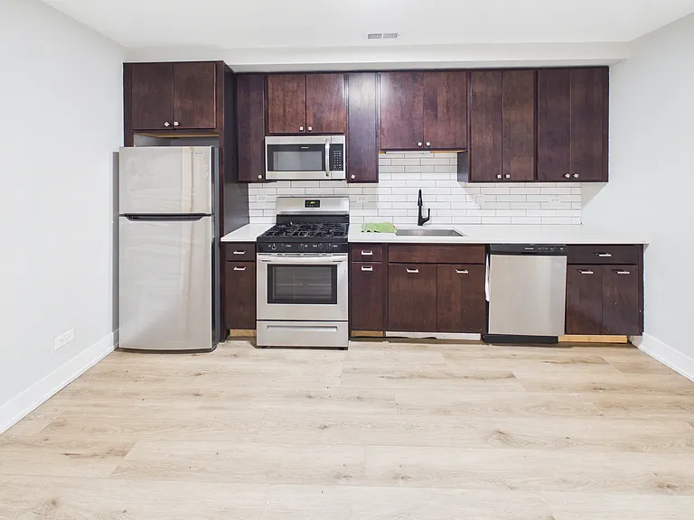2401 S Homan Ave — Photo 7