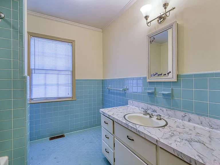 831 John B White Sr Blvd — Photo 39